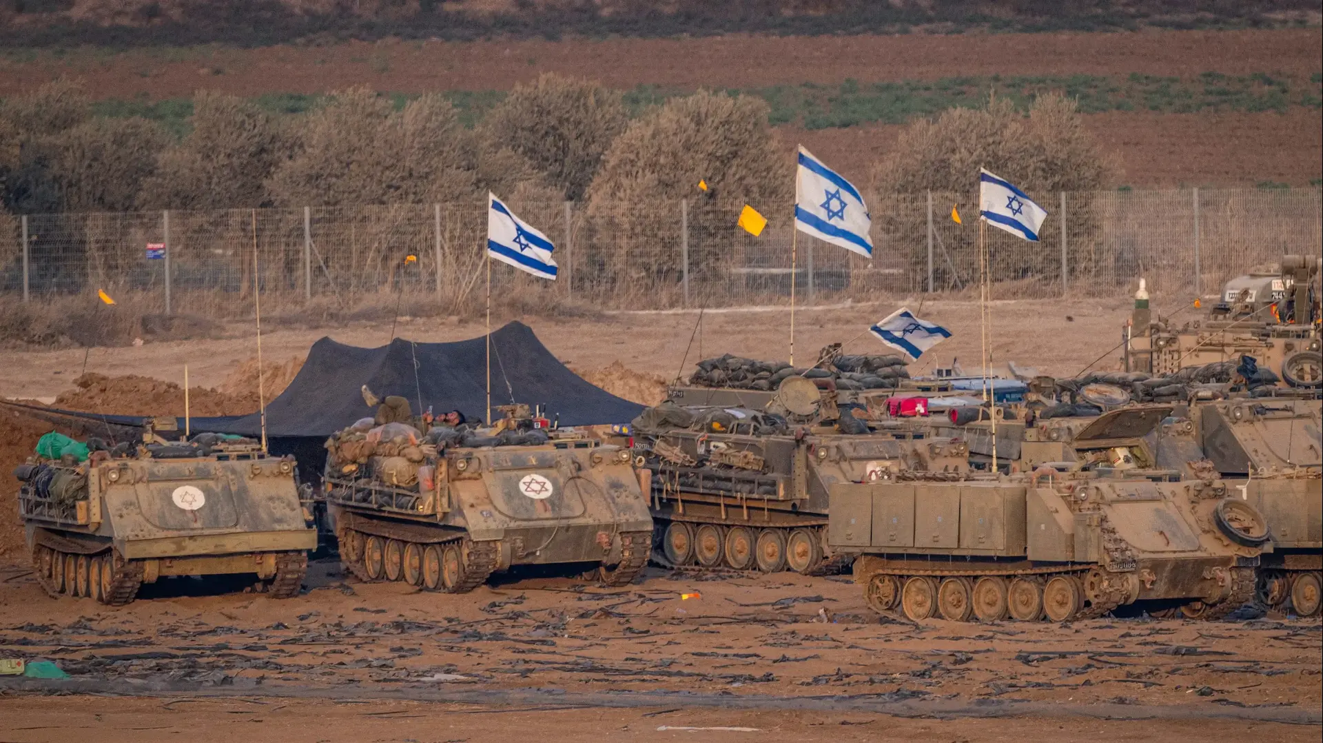 נגמ"שים של צה"ל בגבול רצועת עזה נגמ"שים של צה"ל בגבול רצועת עזה