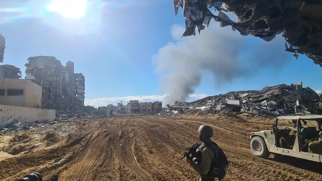 כתב וואלה! עמית סלונים בעומק רצועת עזה כתב וואלה! עמית סלונים בעומק רצועת עזה