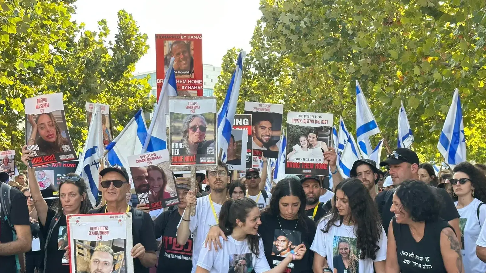 צעדת הזעקה של משפחות החטופים במודיעין
צעדת הזעקה של משפחות החטופים במודיעין