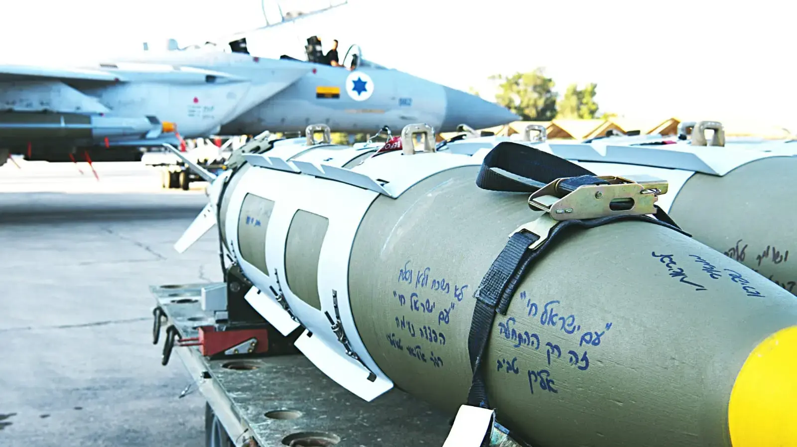 פצצות חיל האוויר עם כיתוב, בסיס תל נוף. 16 בנובמבר 2023
