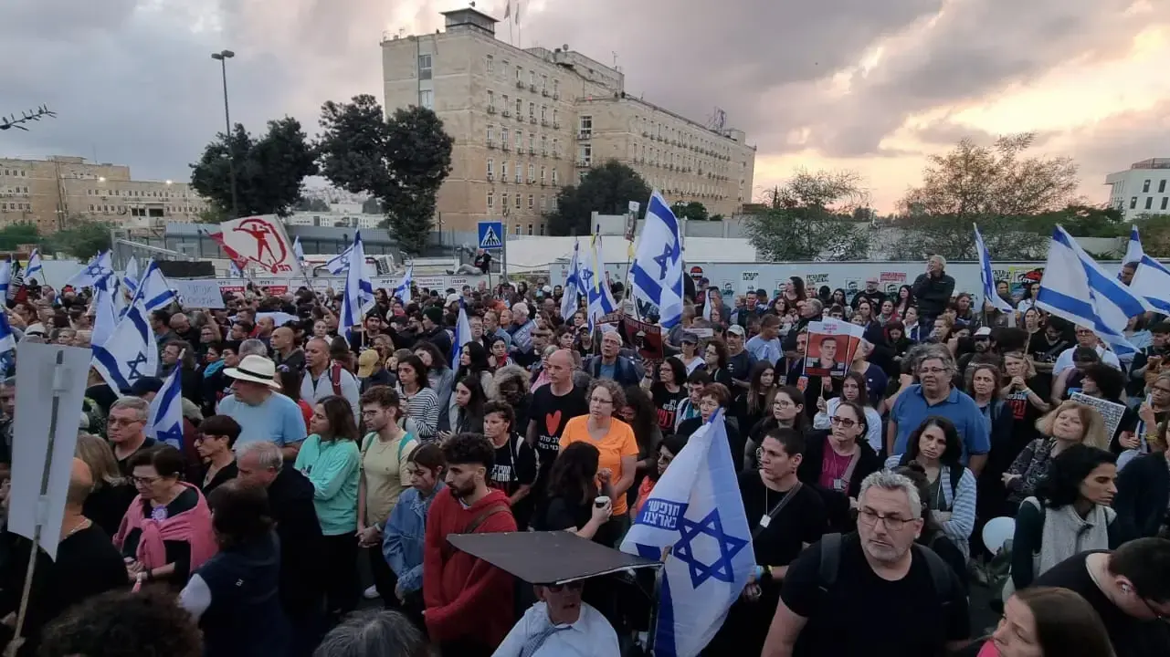 הפגנת משפחות החטופים בדרישה להחזיר את בניהן משבי חמאס, ירושלים, 18 בנובמבר 2023 הפגנת משפחות החטופים בדרישה להחזיר את בניהן משבי חמאס, ירושלים, 18 בנובמבר 2023