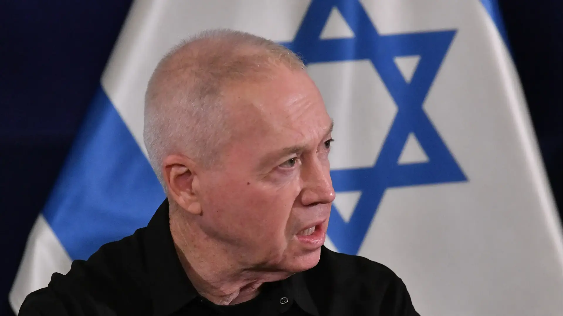 שר הביטחון יואב גלנט בהצהרה לתקשורת, 18 בנובמבר 2023 שר הביטחון יואב גלנט בהצהרה לתקשורת, 18 בנובמבר 2023