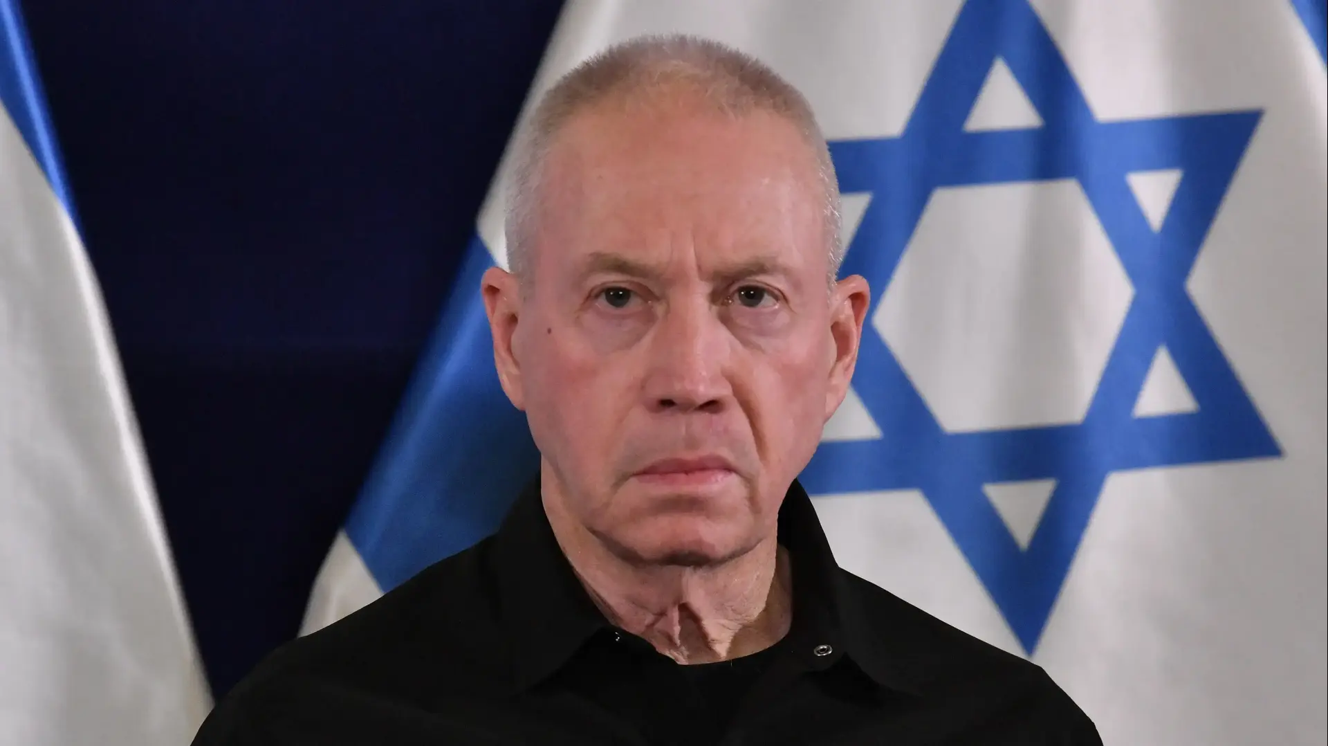 שר הביטחון יואב גלנט בהצהרה לתקשורת, 18 בנובמבר 2023 שר הביטחון יואב גלנט בהצהרה לתקשורת, 18 בנובמבר 2023