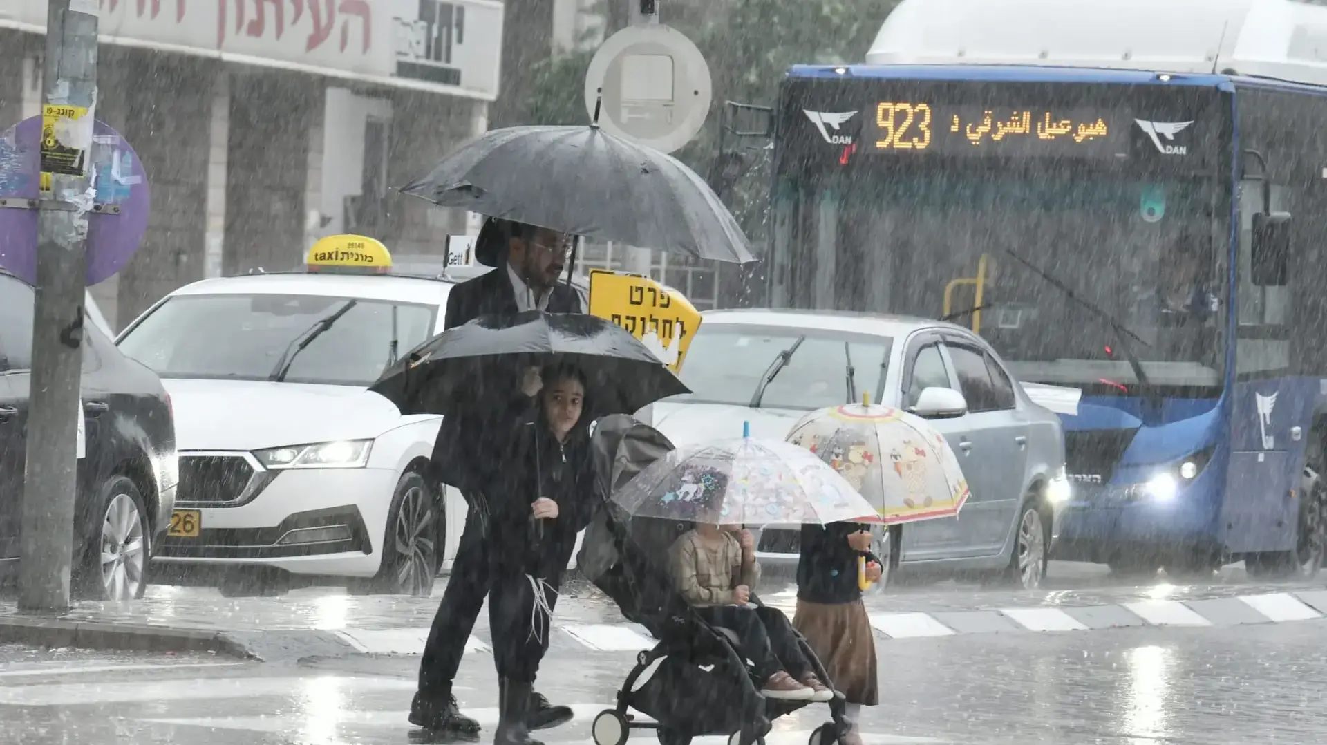 מזג אויר גשום, בני ברק, 19 בנובמבר 2023 מזג אויר גשום, בני ברק, 19 בנובמבר 2023
