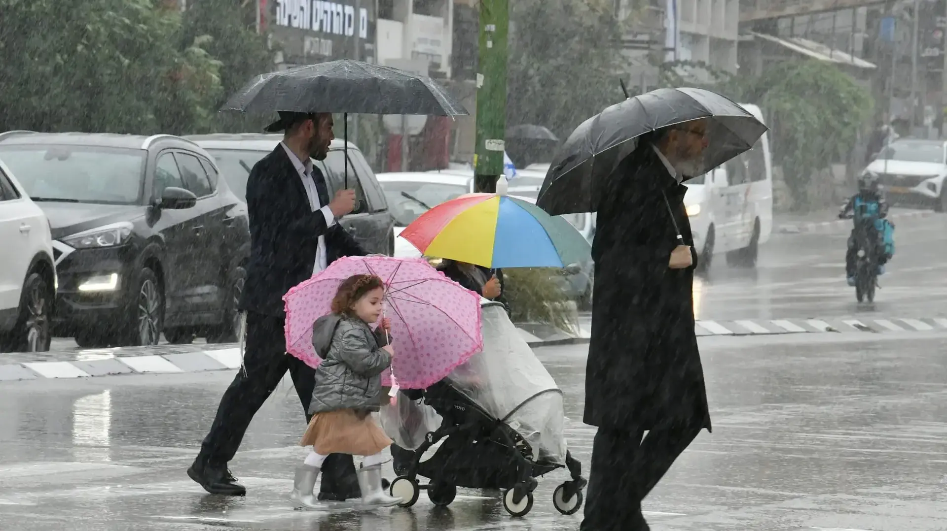 מזג אויר גשום, בני ברק, 19 בנובמבר 2023 מזג אויר גשום, בני ברק, 19 בנובמבר 2023
