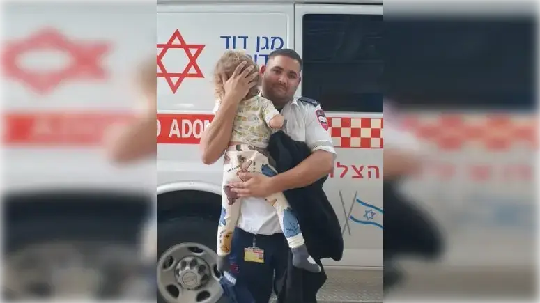 פעוט בן כשנתיים נמצא משוטט ברחוב דיזנגוף בתל אביב. 20 בנובמבר 2023 פעוט בן כשנתיים נמצא משוטט ברחוב דיזנגוף בתל אביב. 20 בנובמבר 2023