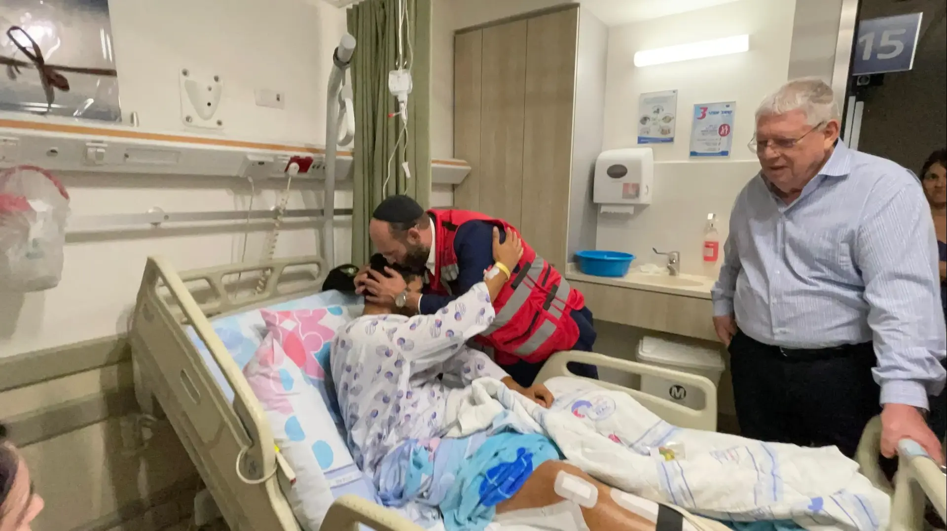 מבקרים את פצועי צה"ל בבית החולים מבקרים את פצועי צה"ל בבית החולים
