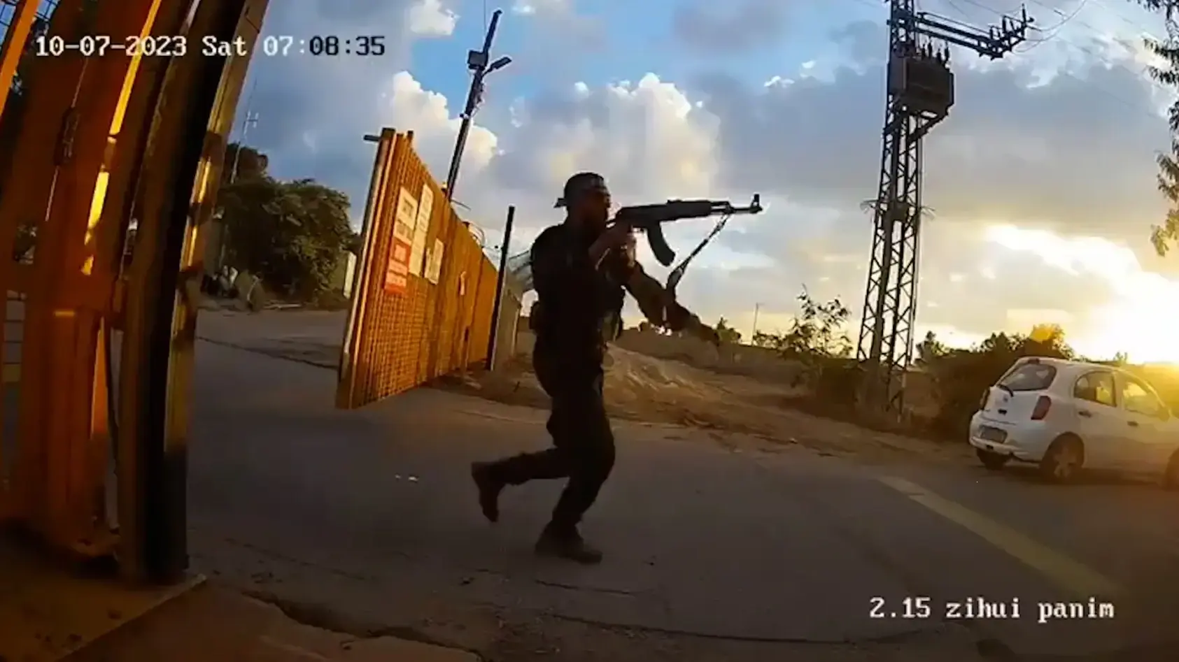 תיעוד: בורחים מהמסיבה ברעים לקיבוץ עלומים ונתקלים במחבלים תיעוד: בורחים מהמסיבה ברעים לקיבוץ עלומים ונתקלים במחבלים