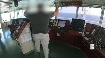 תיעוד שפרסמו החות'ים מהשתלטות על ספינת המשא תיעוד שפרסמו החות'ים מהשתלטות על ספינת המשא