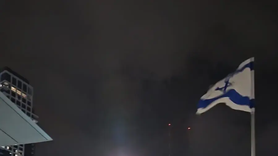 משפחות החטופים מחוץ לקריה לאחר שלא הוכנסו לפגישה עם ראש הממשלה. 20 בנובמבר 2023 משפחות החטופים מחוץ לקריה לאחר שלא הוכנסו לפגישה עם ראש הממשלה. 20 בנובמבר 2023