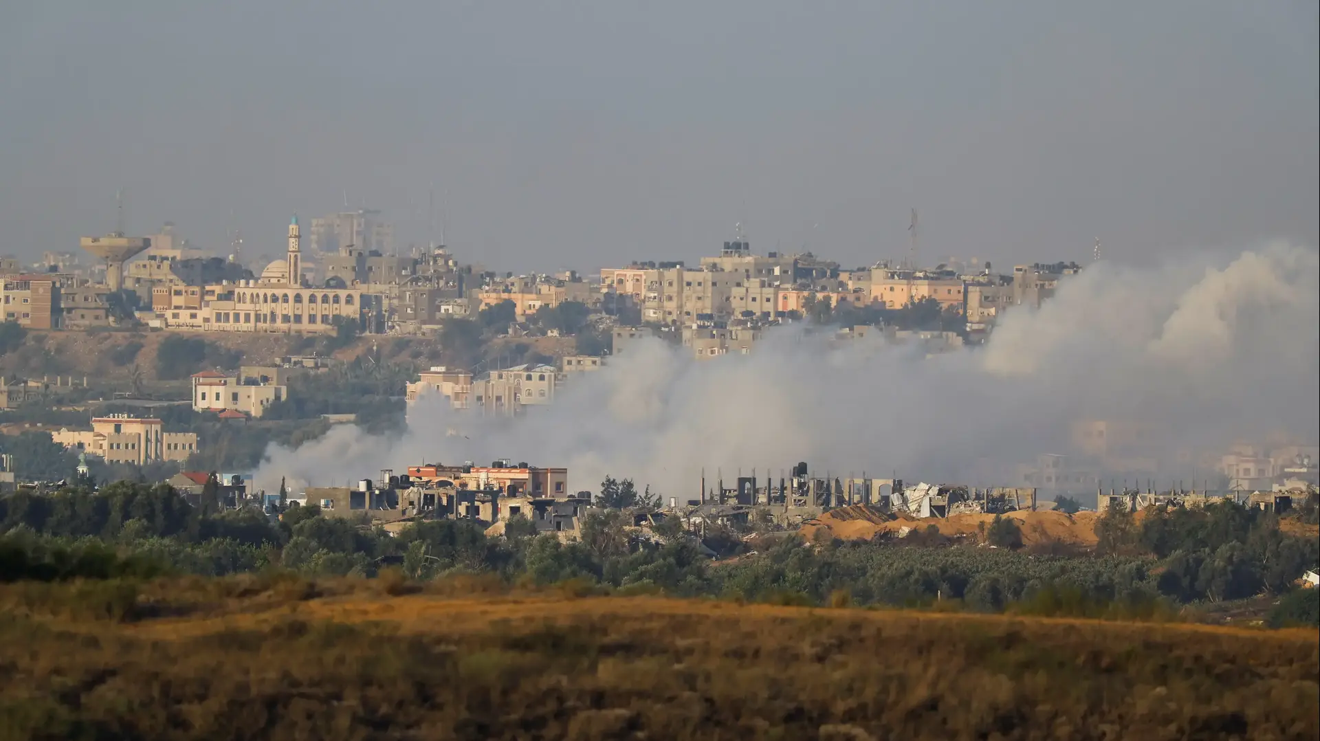 תמרות עשן מעל עזה תמרות עשן מעל עזה