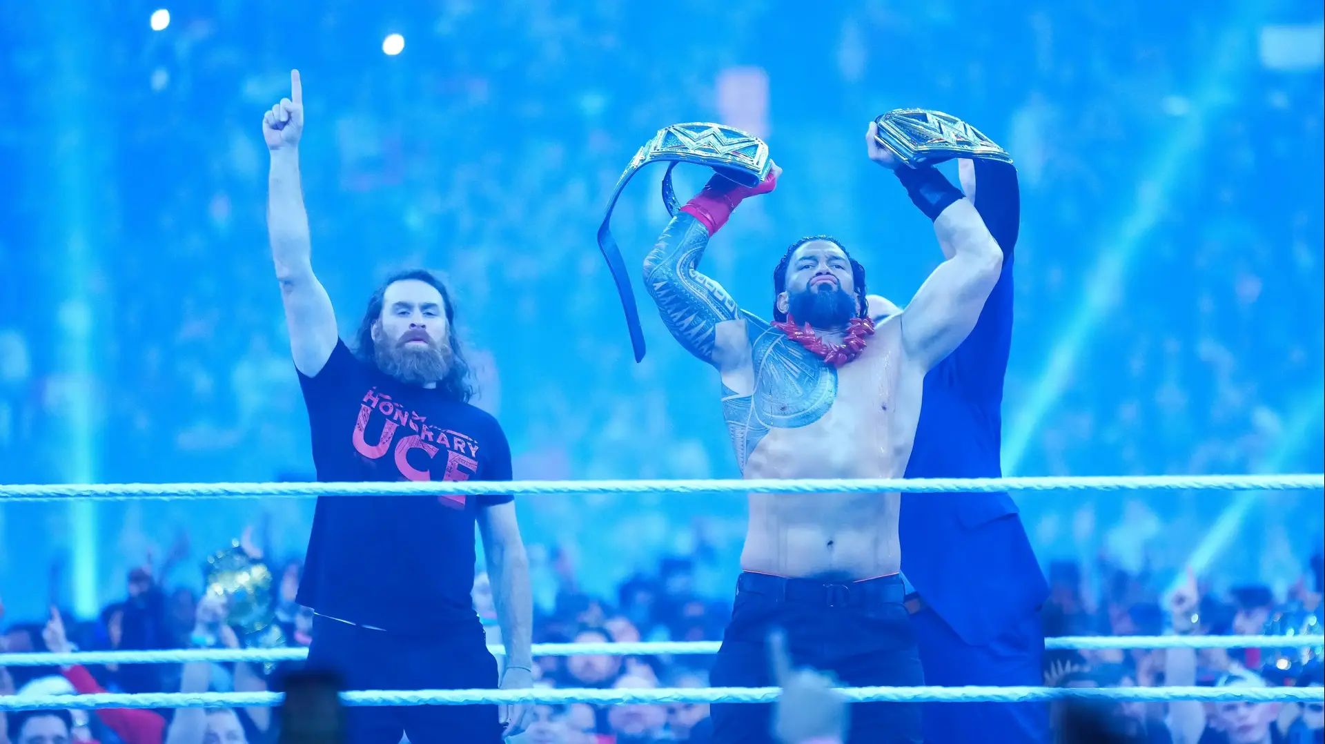לוחמי ה-WWE רומן ריינס לצד סמי זאיין לוחמי ה-WWE רומן ריינס לצד סמי זאיין