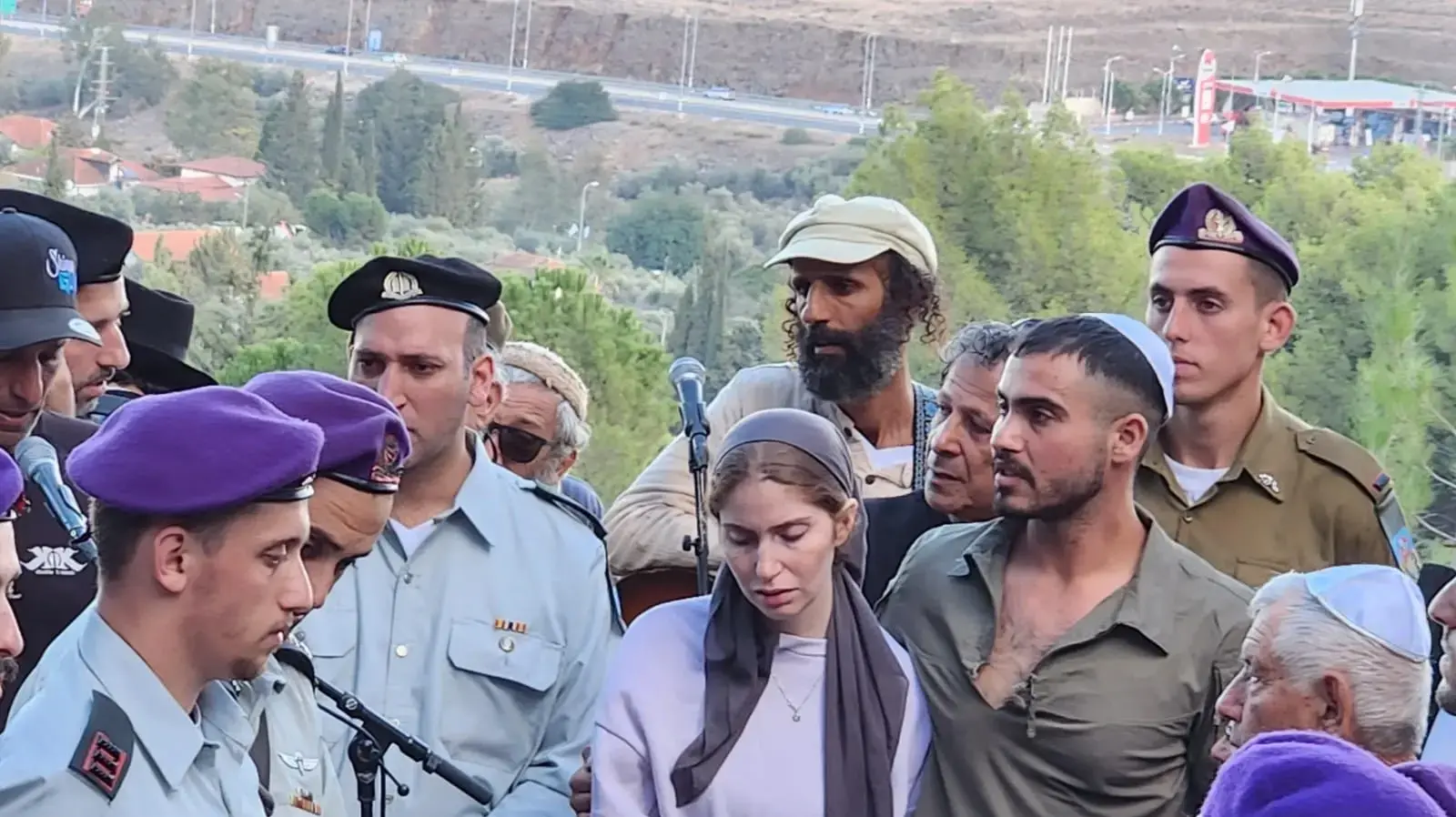 האחים של סרן בנבניסטי וספי, האח יוסף והאחות חיה. 21 בנובמבר 2023 האחים של סרן בנבניסטי וספי, האח יוסף והאחות חיה. 21 בנובמבר 2023