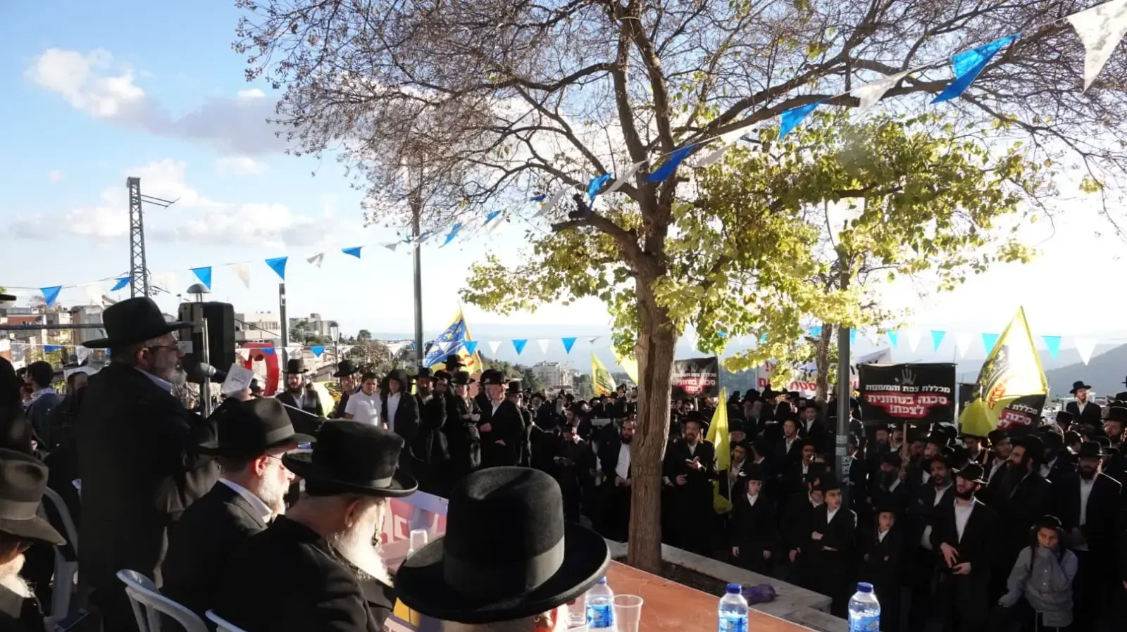 הפגנה נגד הקמת מעונות לסטודנטים בצפת הפגנה נגד הקמת מעונות לסטודנטים בצפת