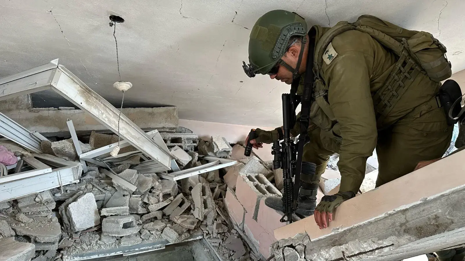 איתור פירי מנהרות על ידי לוחמי אוגדה 252, נובמבר 2023 איתור פירי מנהרות על ידי לוחמי אוגדה 252, נובמבר 2023