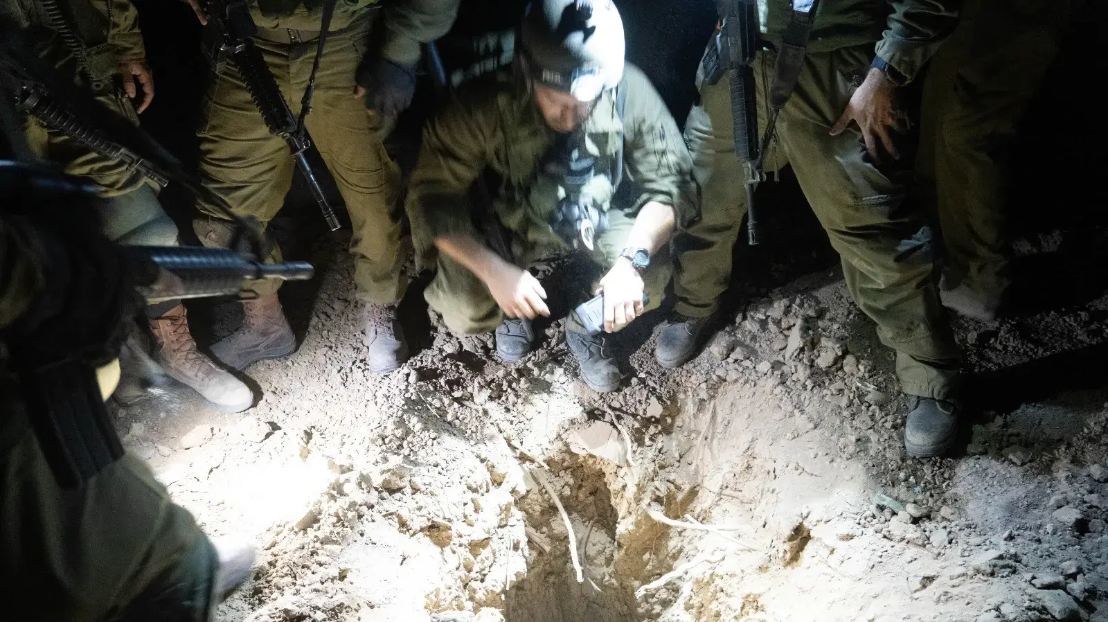 איתור פירי מנהרות על ידי לוחמי אוגדה 252, נובמבר 2023 איתור פירי מנהרות על ידי לוחמי אוגדה 252, נובמבר 2023