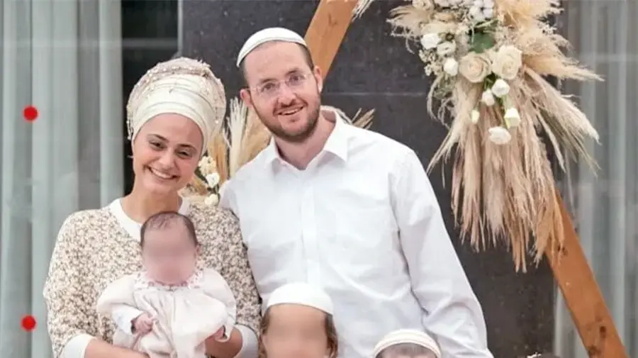 מוריה כהן עם בעלה דביר וילדיהם מוריה כהן עם בעלה דביר וילדיהם