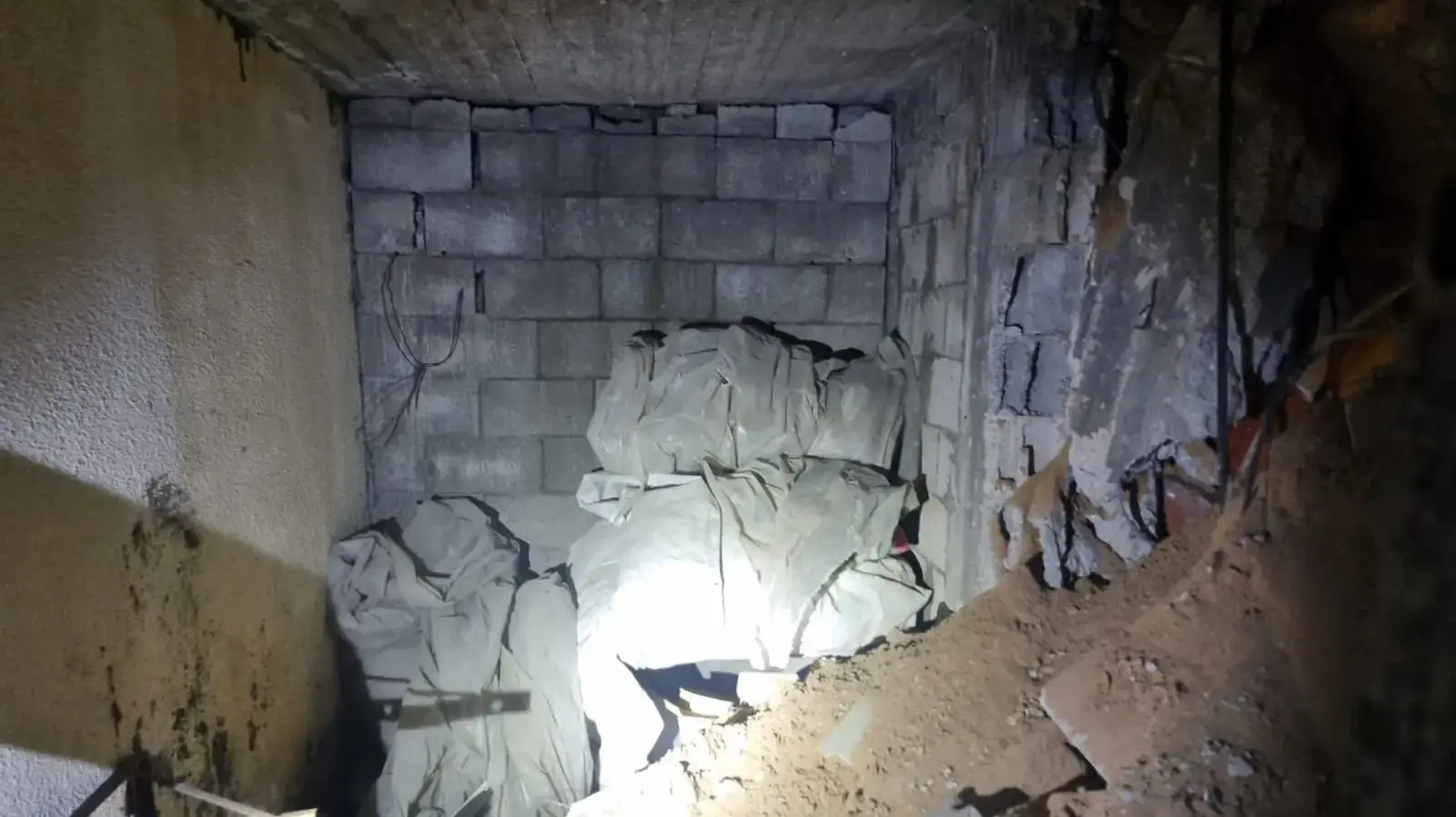 פיר מנהרה שנמצא סמוך למוצב חמאס במרחב שייח זאייד בצפון רצועת עזה פיר מנהרה שנמצא סמוך למוצב חמאס במרחב שייח זאייד בצפון רצועת עזה