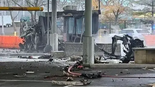 כלי רכב התפוצץ במעבר גבול בין ארה"ב לקנדה, סמוך למפלי הניאגרה כלי רכב התפוצץ במעבר גבול בין ארה"ב לקנדה, סמוך למפלי הניאגרה