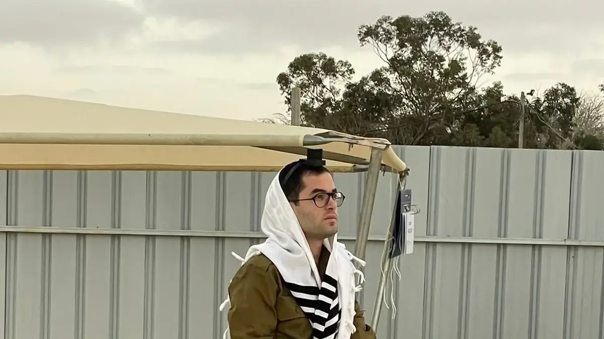 יקי אדמקר במהלך הטירונות יקי אדמקר במהלך הטירונות