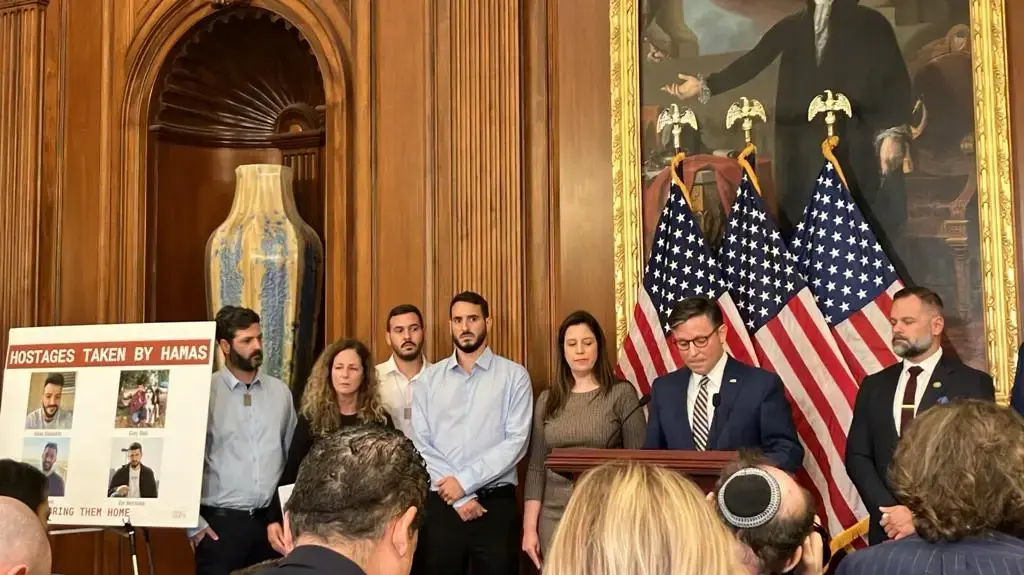 דוריס ליבר, אימו של גיא אילוז, במשלחת של נציגי משפחות החטופים