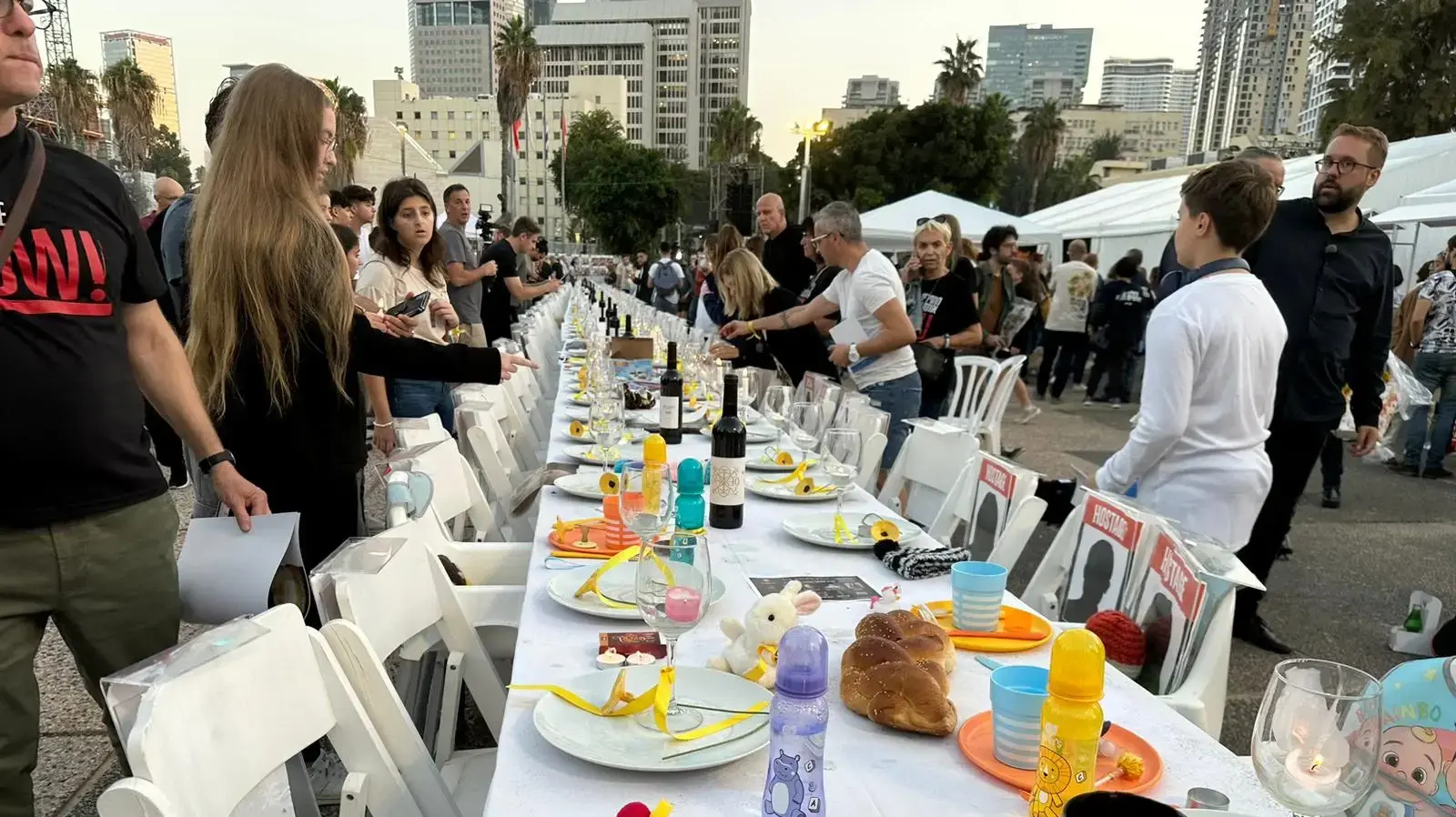 כיכר החטופים, תל אביב. 24 בנובמבר 2023 כיכר החטופים, תל אביב. 24 בנובמבר 2023