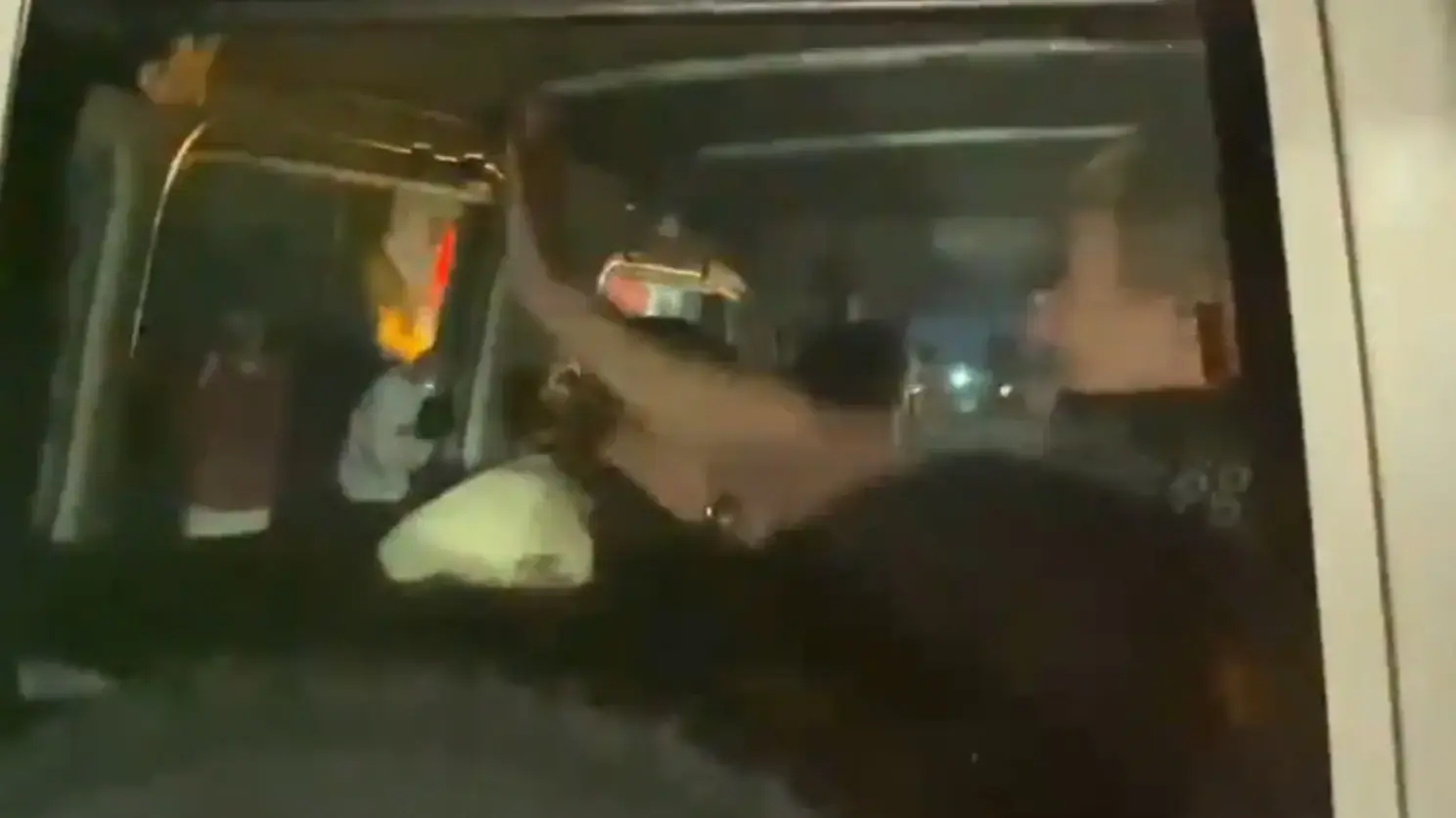 הצלב האדום מעביר את החטופים מרצועת עזה למצרים . 24 בנובמבר 2023