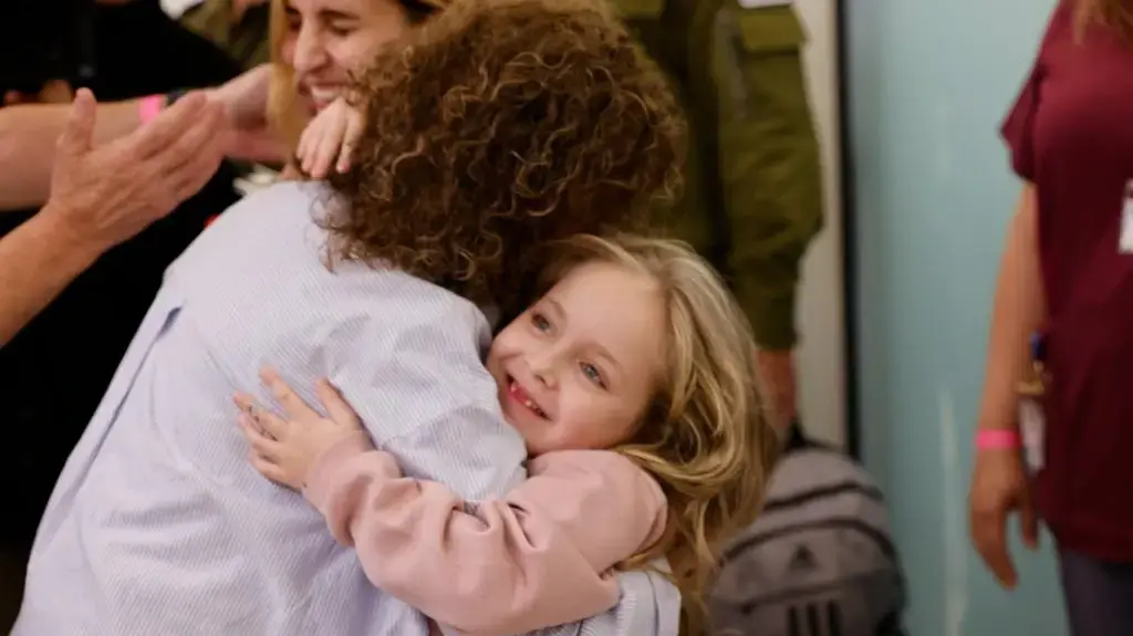 אמיליה אלוני וסבתה אמיליה אלוני וסבתה