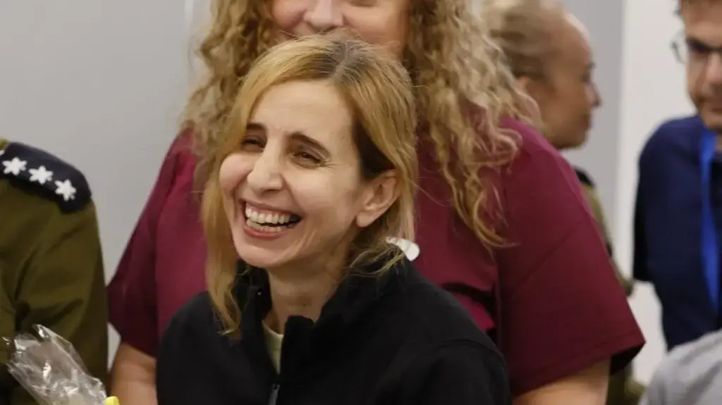 אמיליה אלוני ואמה דניאל אלוני, אמיליה אלוני ואמה דניאל אלוני,