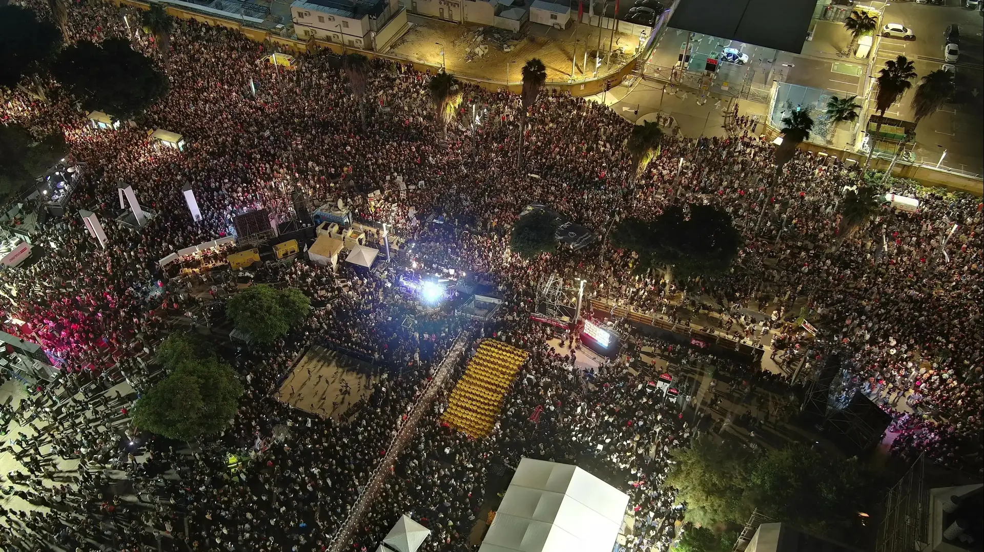 אלפים הגיעו לכיכר החטופים לעצרת המציינת 50 ימים ל-7 באוקטובר. תל אביב. 25 בנובמבר 2023 אלפים הגיעו לכיכר החטופים לעצרת המציינת 50 ימים ל-7 באוקטובר. תל אביב. 25 בנובמבר 2023