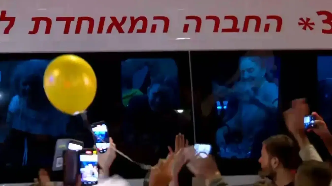 תושבי אופקים בקבלת פנים לשיירת החטופים החוזרים (הפעימה השלישית). 26 בנובמבר 2023 תושבי אופקים בקבלת פנים לשיירת החטופים החוזרים (הפעימה השלישית). 26 בנובמבר 2023