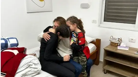 האיחוד של מעין צין ובנותיה דפנה ואלה אליקים. 26 בנובמבר 2023 האיחוד של מעין צין ובנותיה דפנה ואלה אליקים. 26 בנובמבר 2023