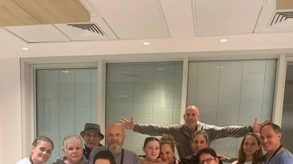 משפחת גולדשטיין-אלמוג מתאחדת אחרי החזרה מהשבי, 27 בנובמבר 2023 משפחת גולדשטיין-אלמוג מתאחדת אחרי החזרה מהשבי, 27 בנובמבר 2023