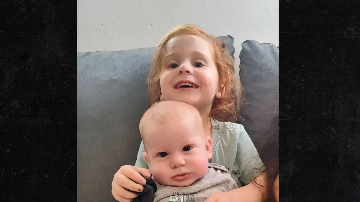 כפיר ואריאל ביבס שנחטפו בידי חמאס לרצועת עזה כפיר ואריאל ביבס שנחטפו בידי חמאס לרצועת עזה