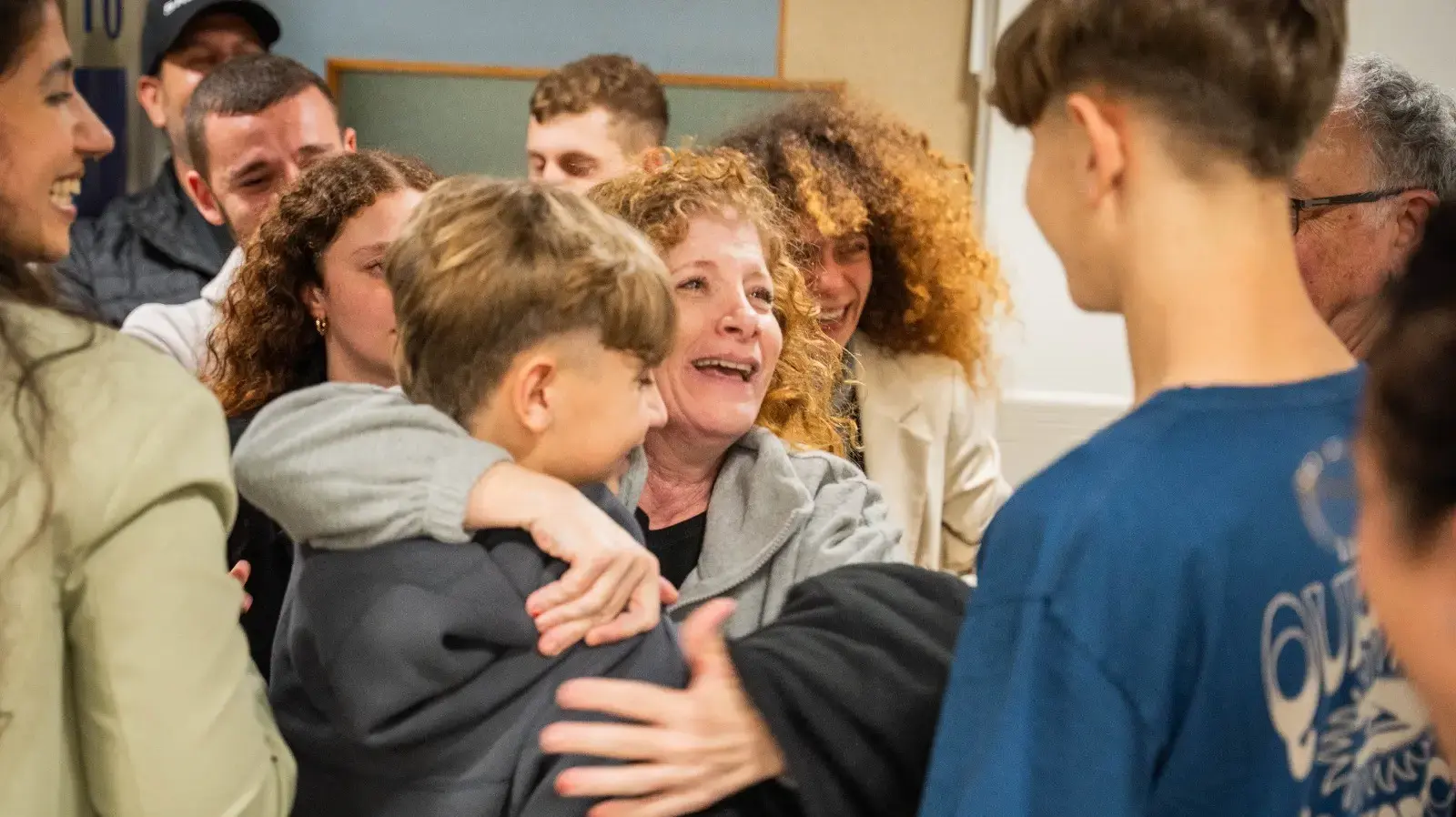 מירב טל מתאחדת עם בני משפחתה מירב טל מתאחדת עם בני משפחתה