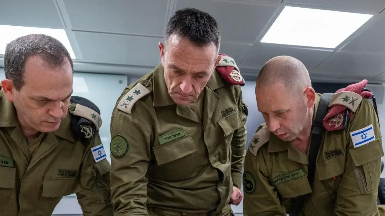 הרמטכ״ל הרצי הלוי קיים אישורי תוכניות להמשך הלחימה בפיקוד הדרום יחד עם ירון פינקלמן מפקד פיקוד הדרום וחברי פורום מטכ״ל, 29 בנובמבר 2023 הרמטכ״ל הרצי הלוי קיים אישורי תוכניות להמשך הלחימה בפיקוד הדרום יחד עם ירון פינקלמן מפקד פיקוד הדרום וחברי פורום מטכ״ל, 29 בנובמבר 2023