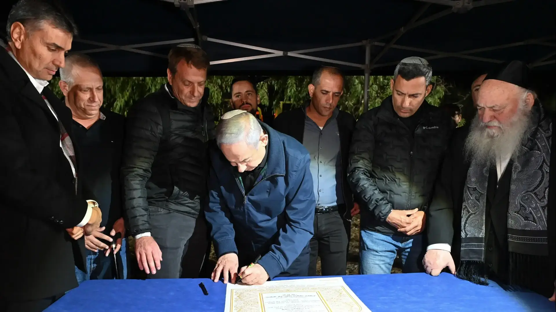 ראש הממשלה בנימין נתניהו הניח אבן פינה ליישוב אופיר ע"ש ראש מועצת שער הנגב אופיר ליבשטיין ז"ל. באירוע מרגש, יחד עם שר הבינוי והשיכון יצחק גולדקנופף וראשי המועצות של העוטף, 29 בנובמבר 2023 ראש הממשלה בנימין נתניהו הניח אבן פינה ליישוב אופיר ע"ש ראש מועצת שער הנגב אופיר ליבשטיין ז"ל. באירוע מרגש, יחד עם שר הבינוי והשיכון יצחק גולדקנופף וראשי המועצות של העוטף, 29 בנובמבר 2023