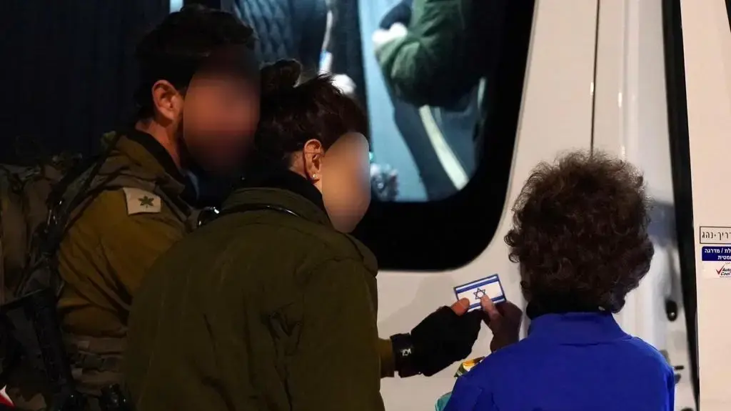 אירנה טטי לצד כוחות צה״ל, עם שובה לשטח ישראל, 29 בנובמבר 2023 אירנה טטי לצד כוחות צה״ל, עם שובה לשטח ישראל, 29 בנובמבר 2023