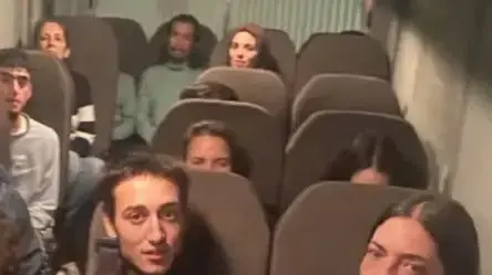 החטופים ששוחררו במסגרת הפעימה השישית בדרך לישראל