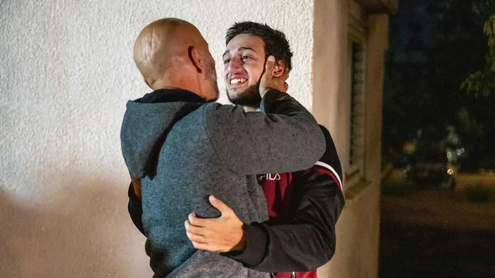ליאם אור עם אביו עם הגעתו לבסיס חיל האוויר בחצרים, 30 בנובמבר 2023
ליאם אור עם אביו עם הגעתו לבסיס חיל האוויר בחצרים, 30 בנובמבר 2023