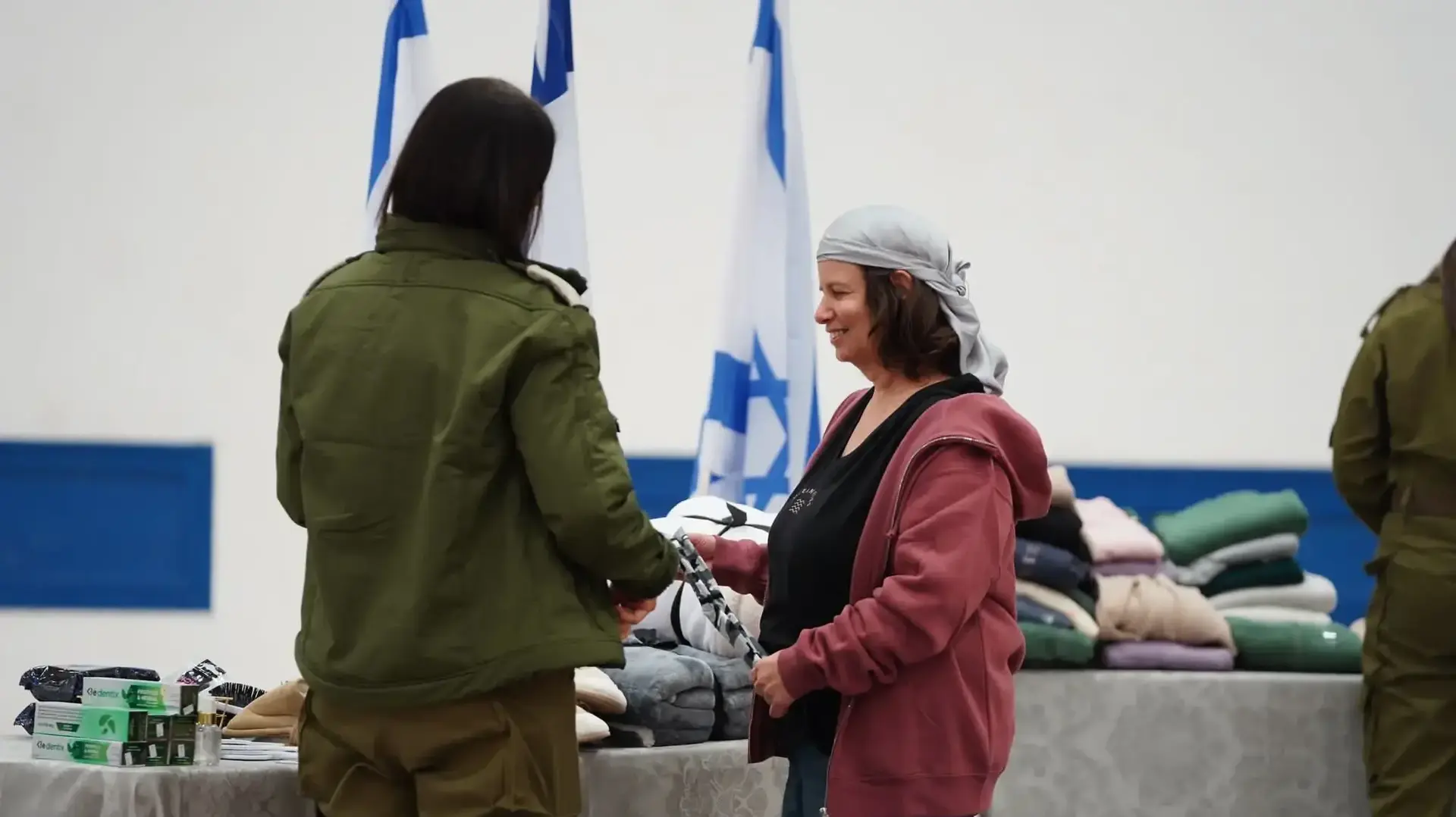 רעיה רותם עם הגעתה לבסיס חיל האוויר בחצרים, 30 בנובמבר 2023