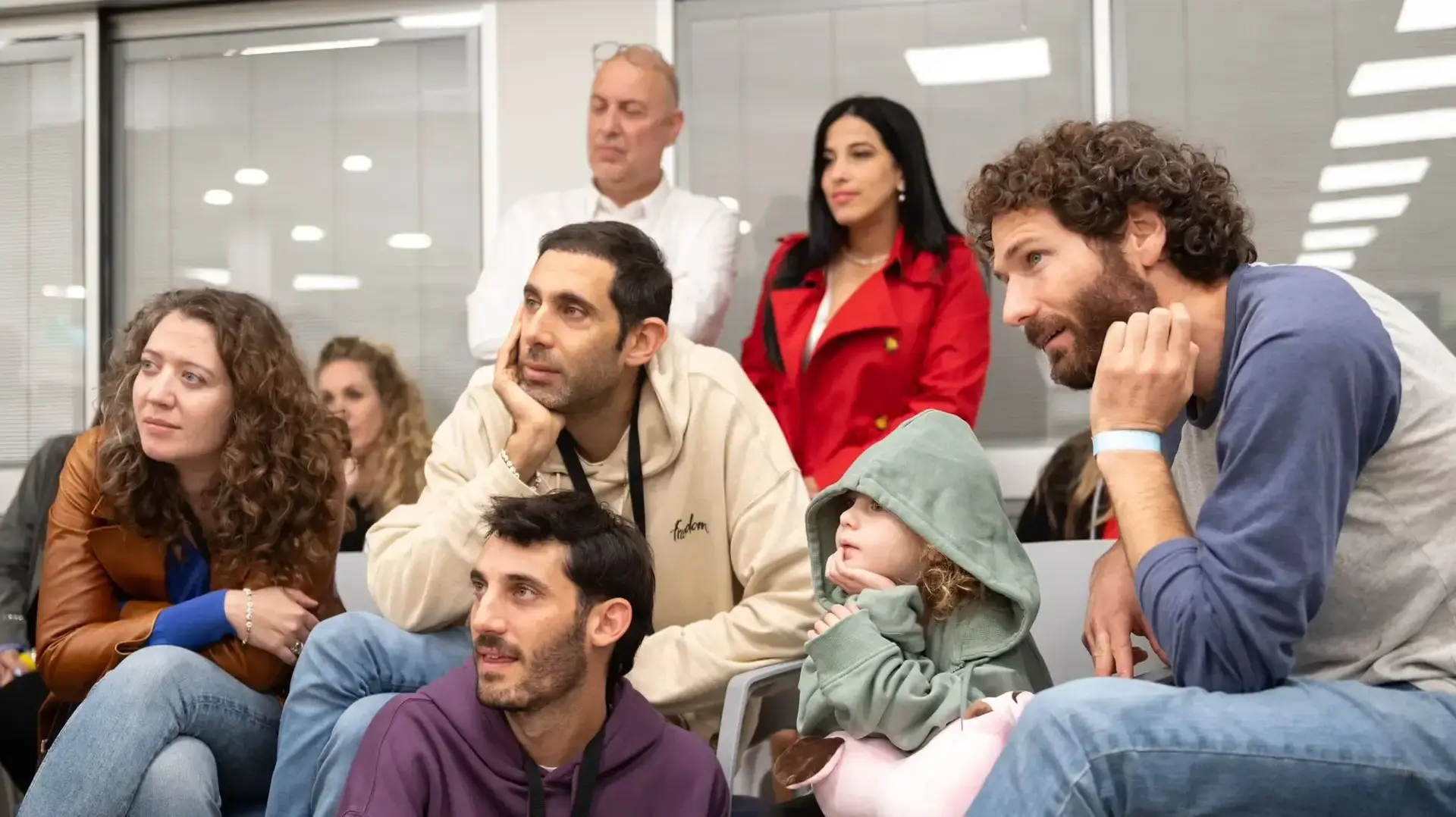 רגעים ראשונים עם לאחר החזרה מהשבי של החטופה ירדן גת רימון עם משפחתה רגעים ראשונים עם לאחר החזרה מהשבי של החטופה ירדן גת רימון עם משפחתה
