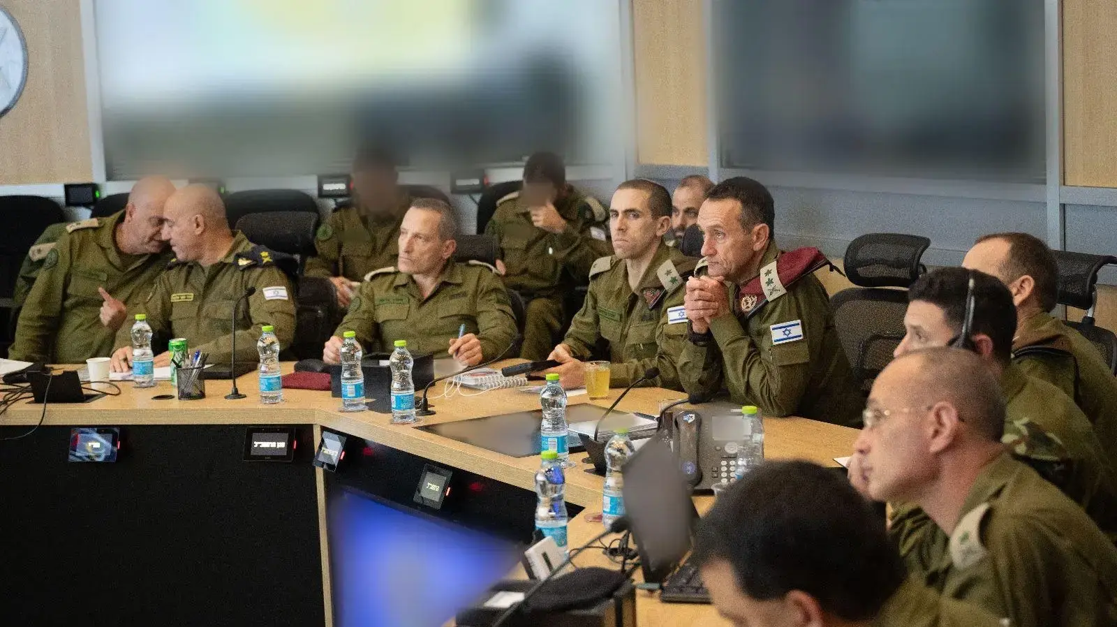 הרמטכ״ל מקיים הערכת מצב עם פורום המטה הכללי לקראת היציאה לחלק השני של המלחמה, 1 בדצמבר 2023 הרמטכ״ל מקיים הערכת מצב עם פורום המטה הכללי לקראת היציאה לחלק השני של המלחמה, 1 בדצמבר 2023