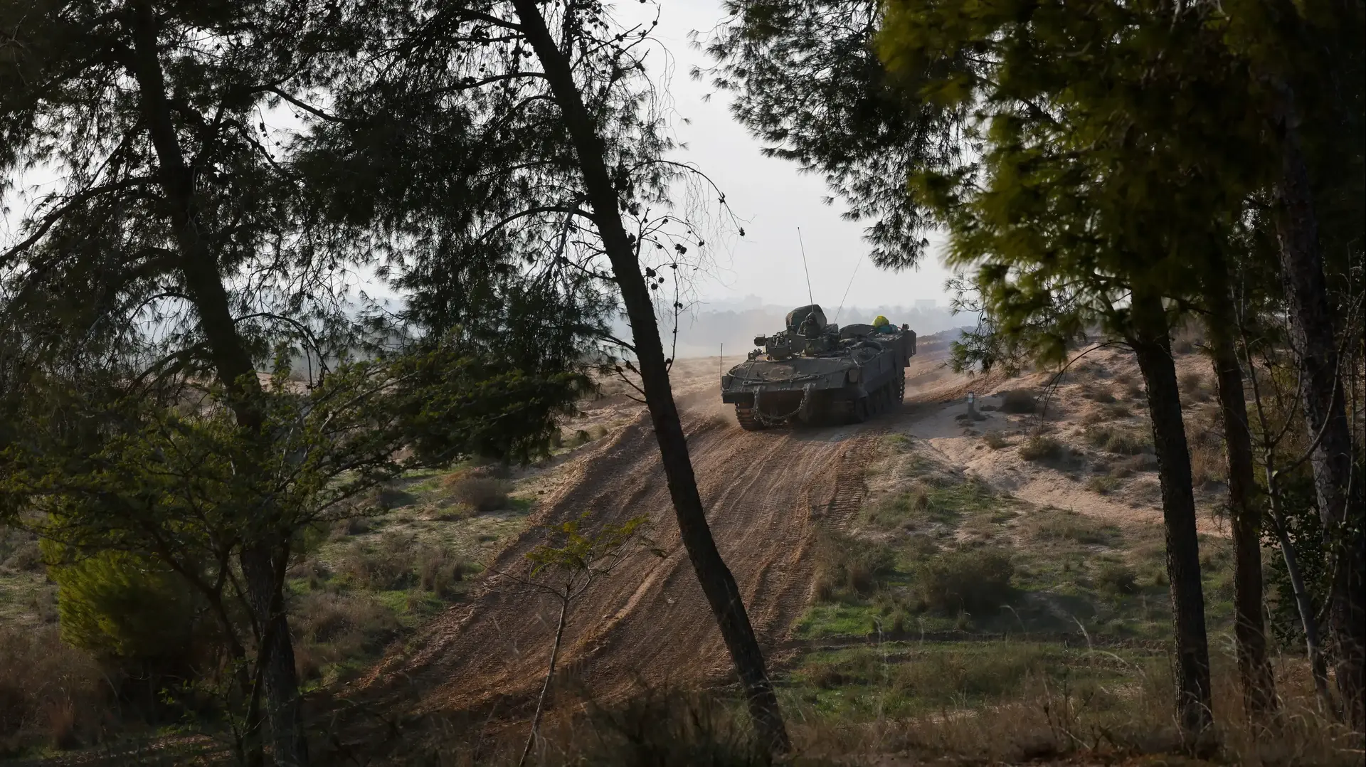 טנק של צה"ל ליד גבול עזה, אחרי תום ההפוגה, 1 בדצמבר 2023 טנק של צה"ל ליד גבול עזה, אחרי תום ההפוגה, 1 בדצמבר 2023