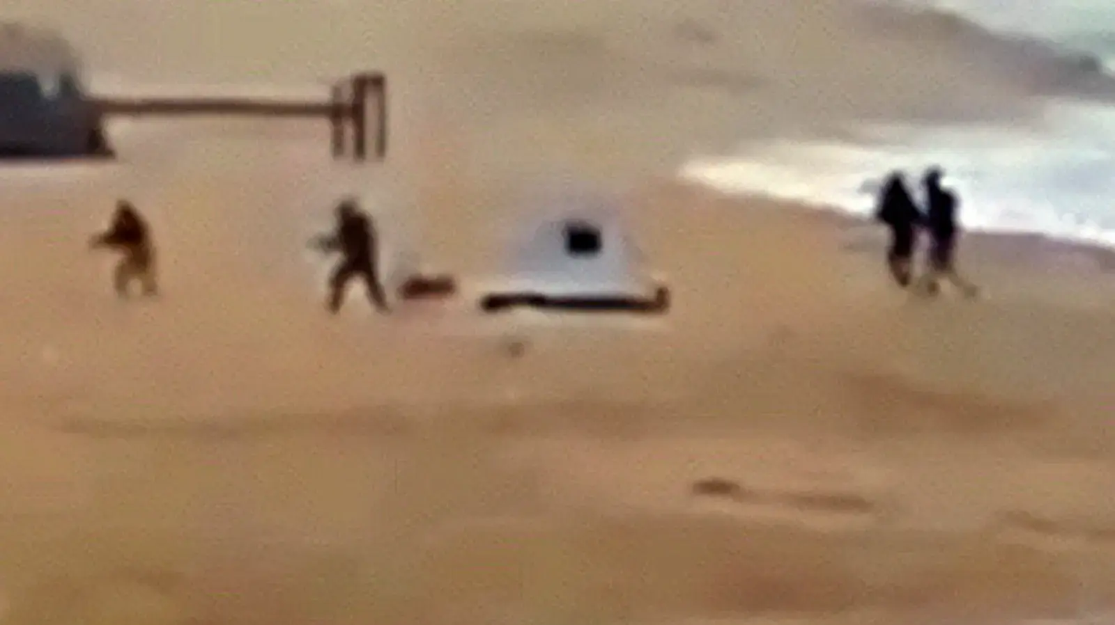 תיעוד: חדירת מחבלי חמאס לחוף זיקים ב-7/10 תיעוד: חדירת מחבלי חמאס לחוף זיקים ב-7/10
