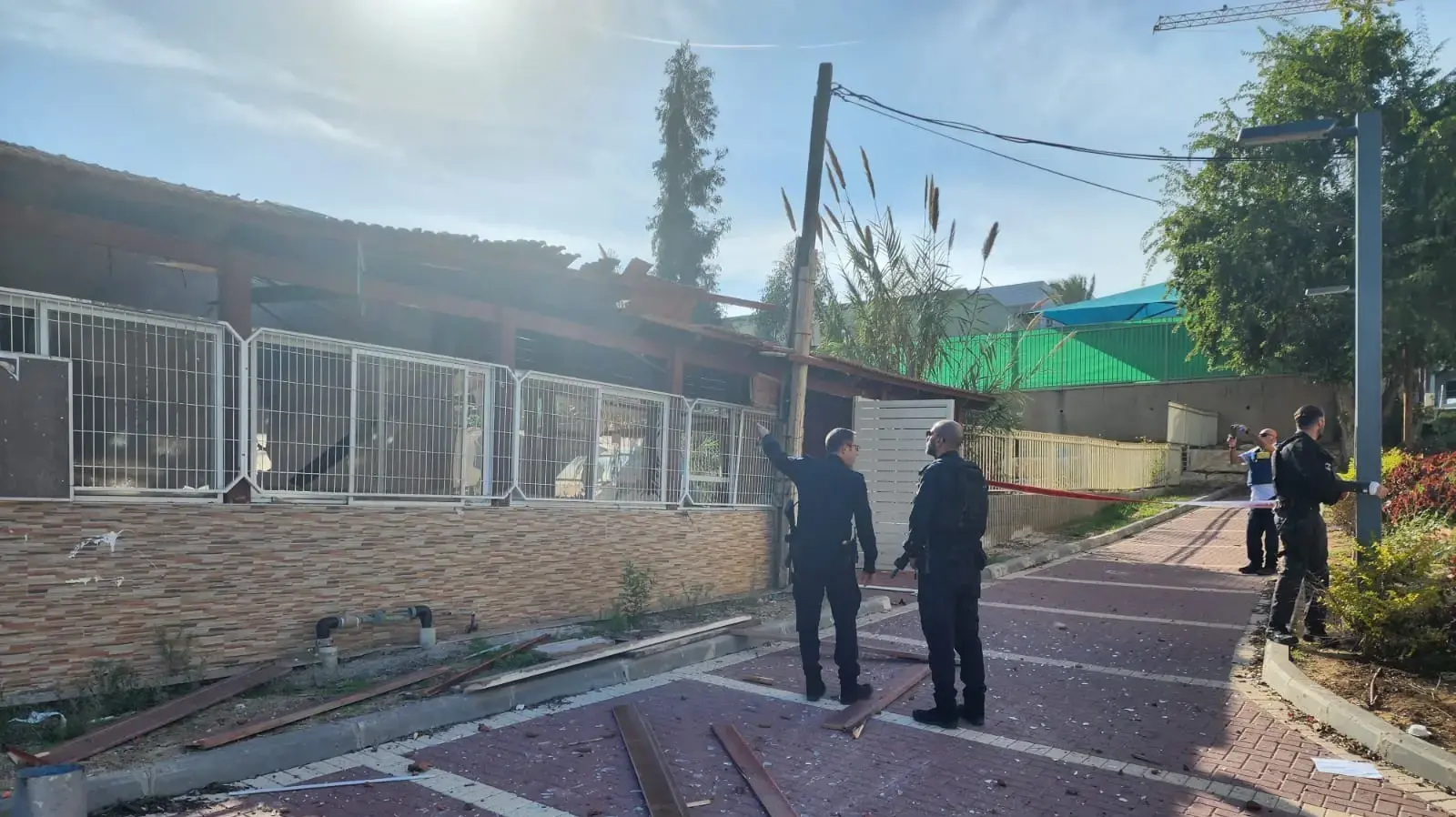 זירת נפילת רקטות בבית כנסת, שדרות, 3 בדצמבר 2023 זירת נפילת רקטות בבית כנסת, שדרות, 3 בדצמבר 2023