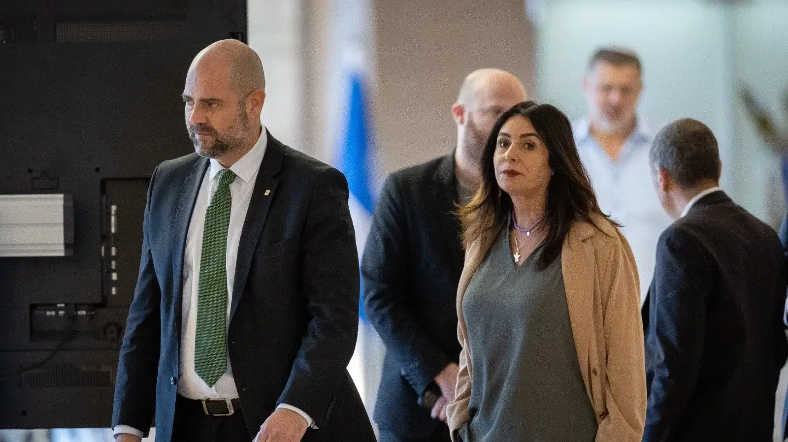 השרה מירי רגב ויו"ר הכנסת אמיר אוחנה בדרך לישיבת סיעת הליכוד. 03.12.2023