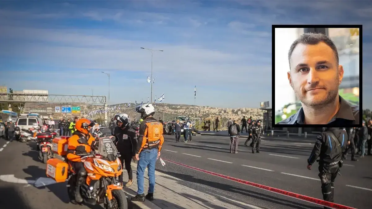 יובל דורון קסטלמן על רקע זירת הפיגוע בירושלים