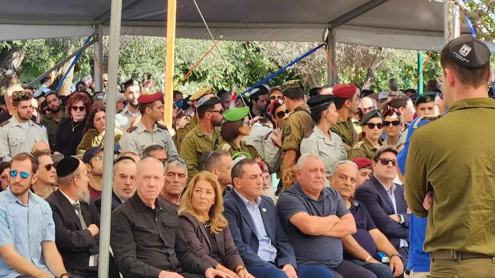 הלוויתו של אל"מ אסף חממי ז"ל - בית עלמין קרית שאול הלוויתו של אל"מ אסף חממי ז"ל - בית עלמין קרית שאול