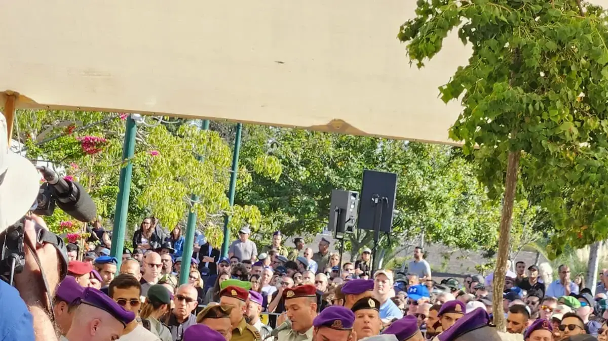 הלוויתו של אל"מ אסף חממי ז"ל - בית עלמין קרית שאול הלוויתו של אל"מ אסף חממי ז"ל - בית עלמין קרית שאול